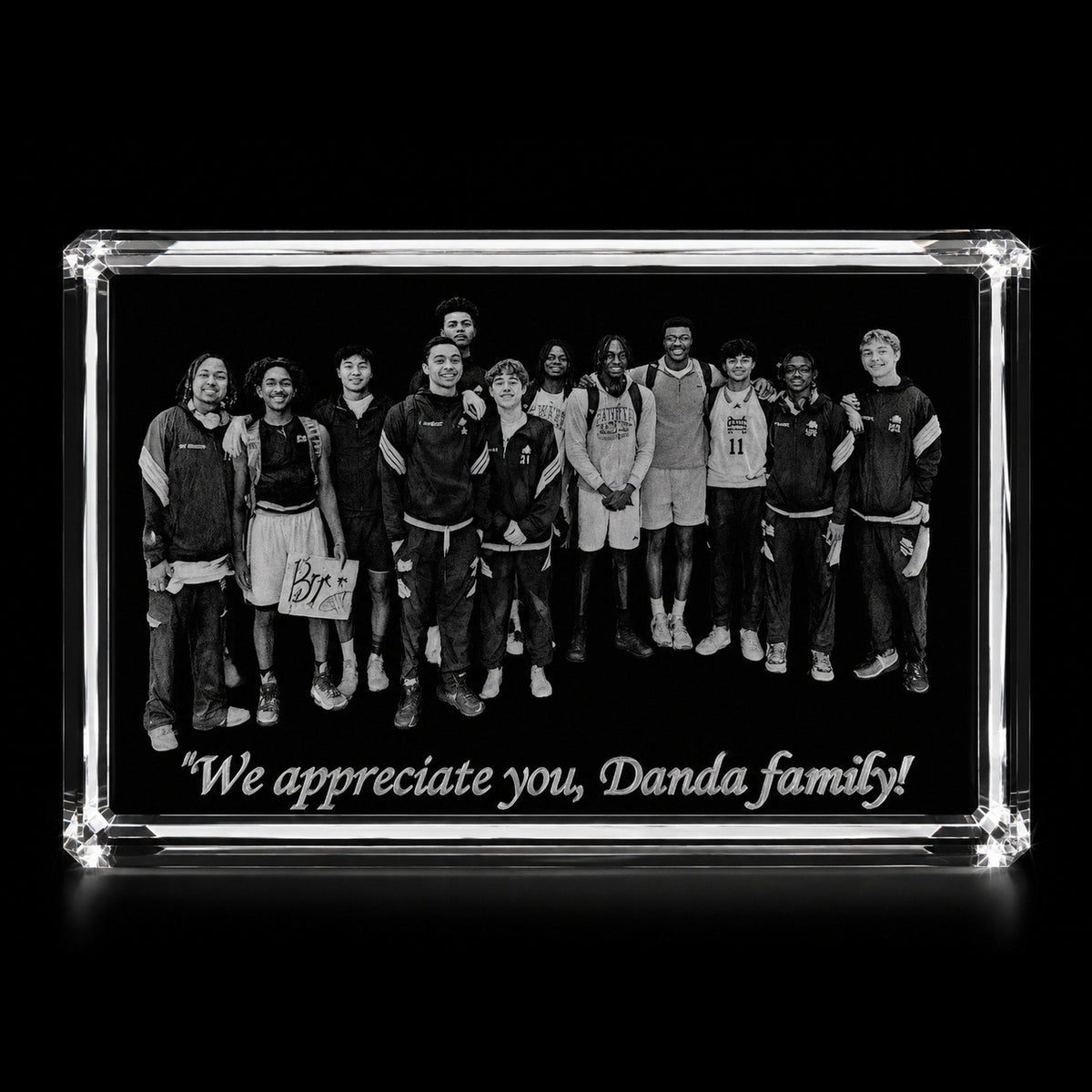 3D crystal rectangle photo engraving – family photo gift, gold-tone display | Crystal 3D Pix