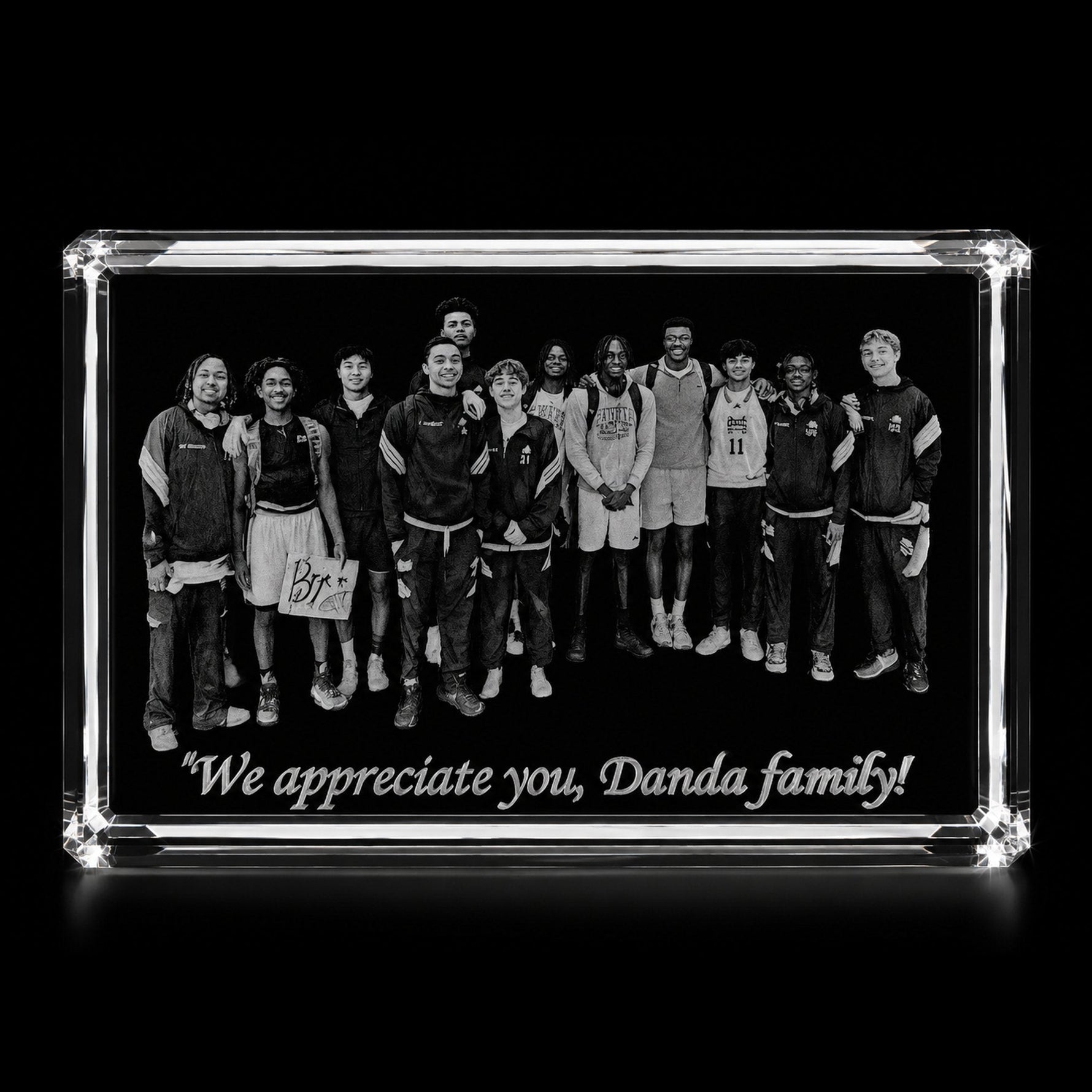 3D crystal rectangle photo engraving – family photo gift, gold-tone display | Crystal 3D Pix