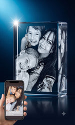 3D crystal vertical rectangle photo engraving – family photo gift, gold-tone display | Crystal 3D Pix